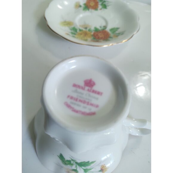 Royal Albert Tea Lyric Shape Cup & Saucer Friendship Series "Chrysanthemum" - Picture 10 of 13